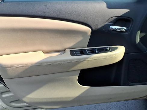 Used 2011 Chrysler 200 Limited FWD image 13