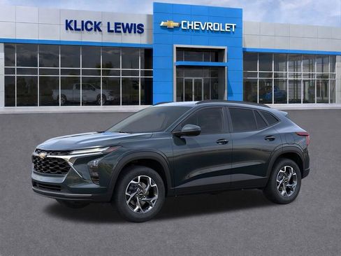 New 2026 Chevrolet Trax LT w/ Driver Confidence Package FWD image 2