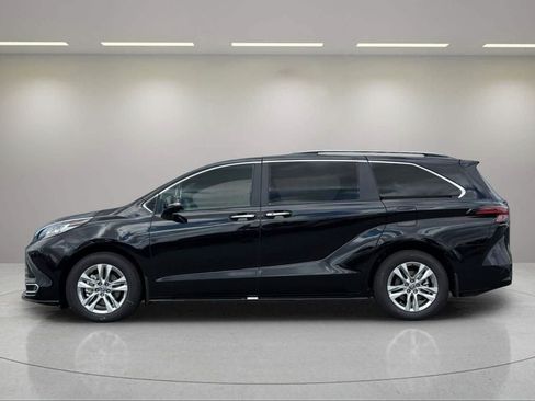 New 2026 Toyota Sienna Limited AWD/4WD image 8