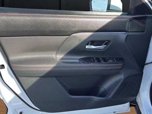 Used 2025 Nissan Kicks SR w/ SR Premium Package image 22