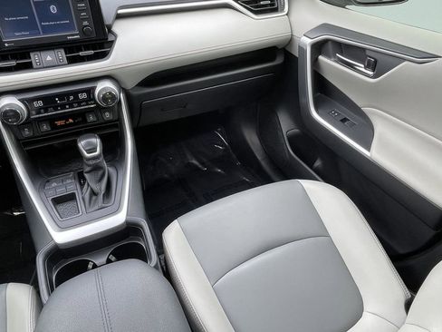 Used 2020 Toyota RAV4 XLE Premium image 23