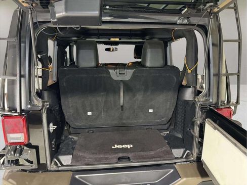 Used 2016 Jeep Wrangler Sahara AWD/4WD image 27