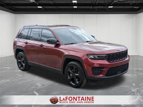 Used 2024 Jeep Grand Cherokee Altitude AWD/4WD image 7