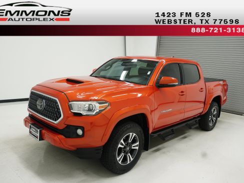 Used 2018 Toyota Tacoma TRD Sport w/ Technology Package RWD image 1