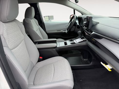 New 2026 Toyota Sienna LE image 15