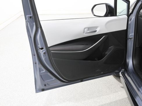 Used 2023 Toyota Corolla SE w/ Carpet Mat Package (TMS) image 4