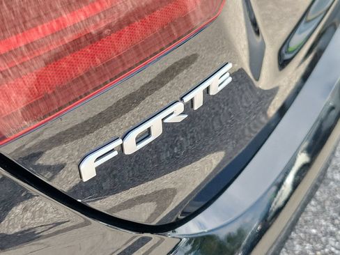 Used 2022 Kia Forte GT-Line w/ GT-Line Premium Package FWD image 6
