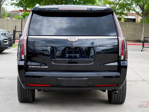 Used 2017 Cadillac Escalade Luxury image 5
