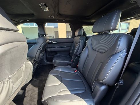 Used 2023 Hyundai Palisade Calligraphy image 17