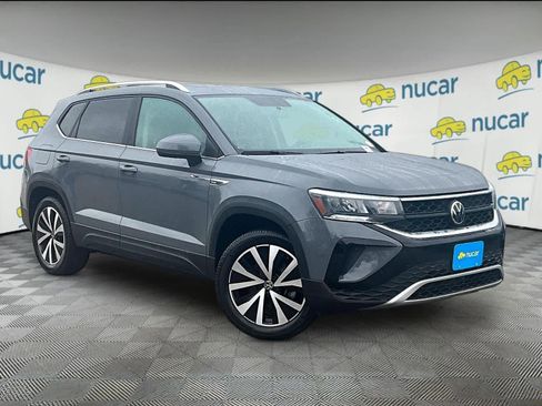 Used 2022 Volkswagen Taos SE w/ Panoramic Sunroof Package image 1