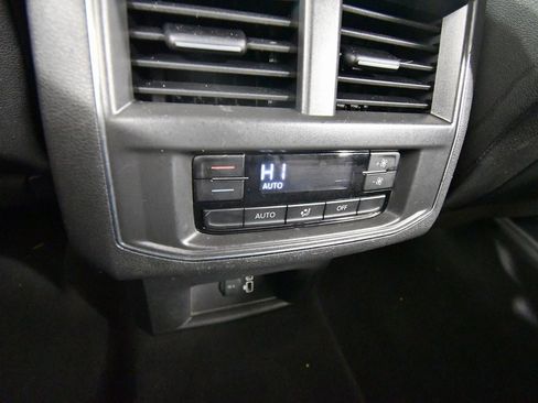 Used 2019 Volkswagen Atlas SE w/ Towing Package image 16