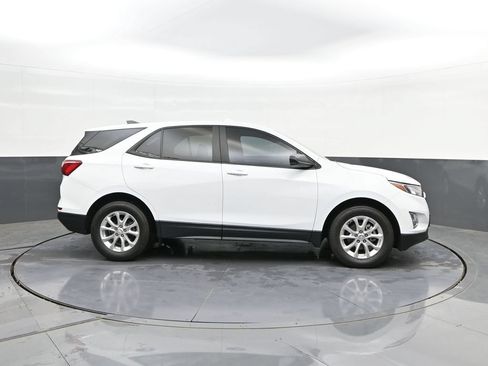 Used 2021 Chevrolet Equinox LS w/ LS Convenience Package FWD image 24
