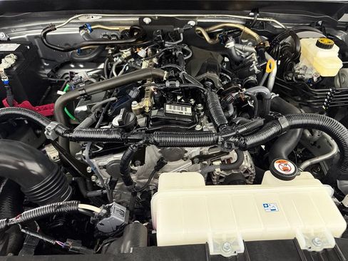 Used 2025 Toyota Tacoma SR5 AWD/4WD image 31