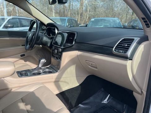 Used 2019 Jeep Grand Cherokee Limited w/ Luxury Group II image 28