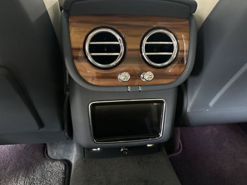 Used 2023 Bentley Bentayga AWD/4WD image 21
