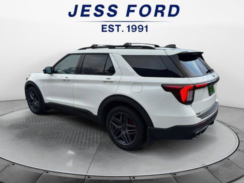 Used 2025 Ford Explorer ST image 3