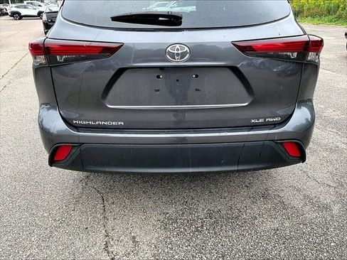 Certified 2025 Toyota Highlander XLE AWD/4WD image 10