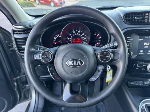 Used 2019 Kia Soul + image 18