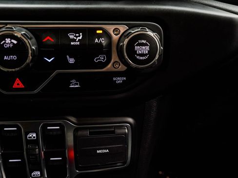 Used 2022 Jeep Wrangler Unlimited Sahara w/ Cold Weather Group AWD/4WD image 27