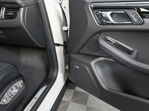 New 2026 Porsche Macan S image 25