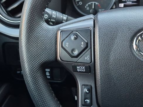 Used 2022 Toyota Tacoma TRD Sport w/ TRD Premium Sport Package AWD/4WD image 15
