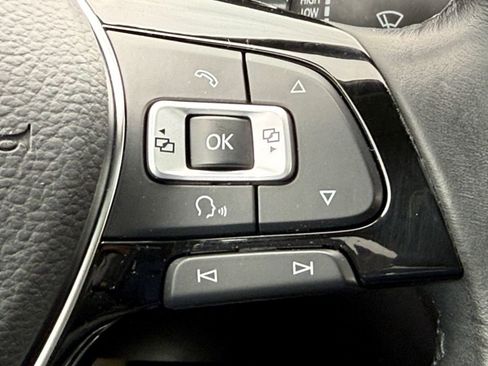 Used 2018 Volkswagen Tiguan SEL AWD/4WD image 19
