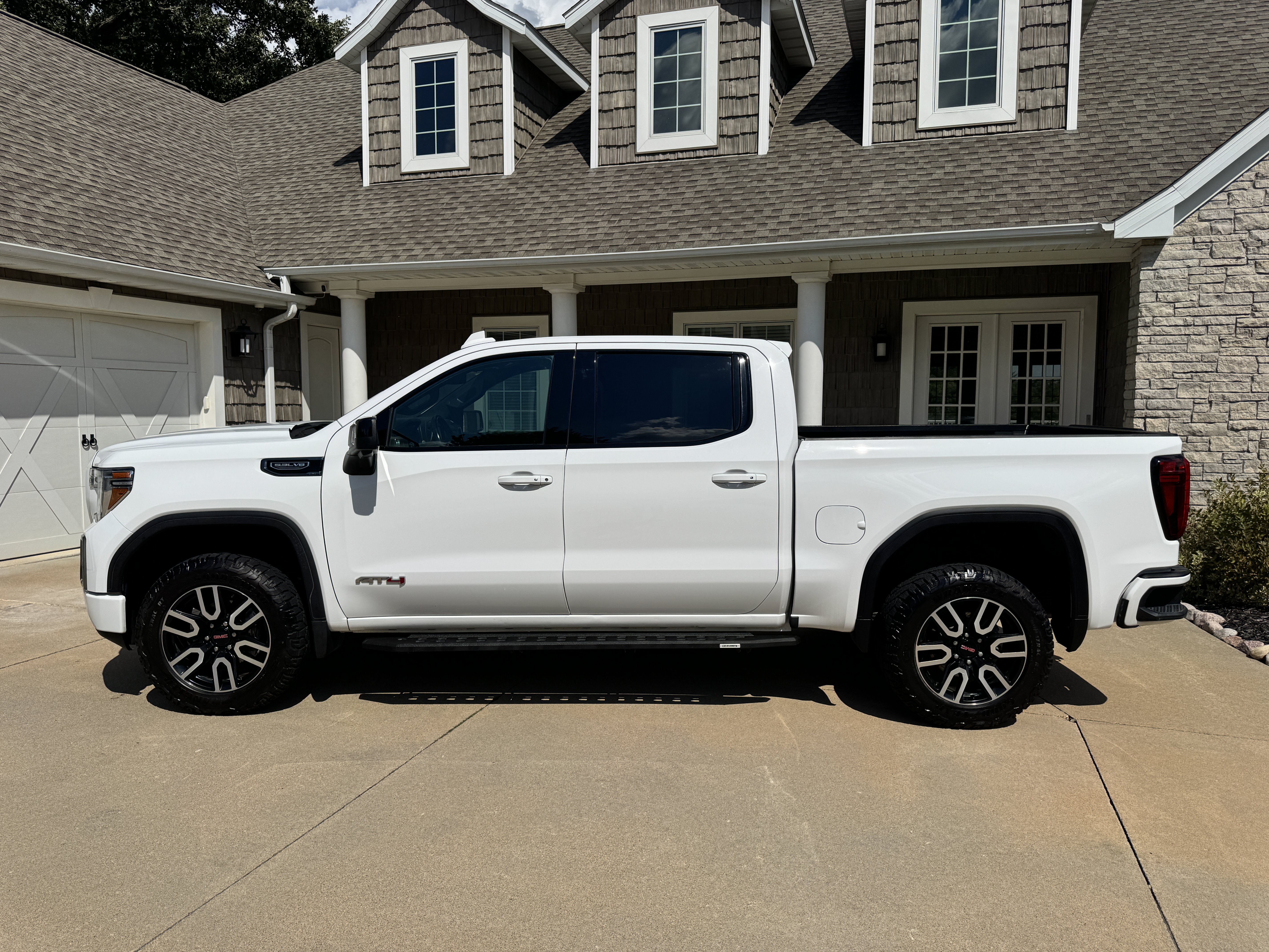Used 2021 GMC Sierra 1500 AT4 AWD/4WD image 3
