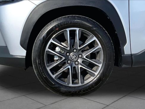 Used 2026 Toyota Corolla Cross XLE FWD image 11