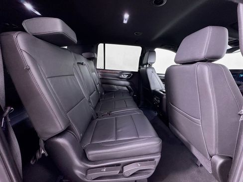 Used 2024 Chevrolet Suburban LT image 30