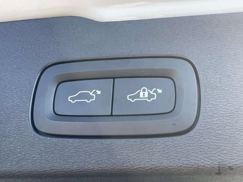 Used 2020 Volvo V60 T5 Momentum w/ Protection Package Premier FWD image 11