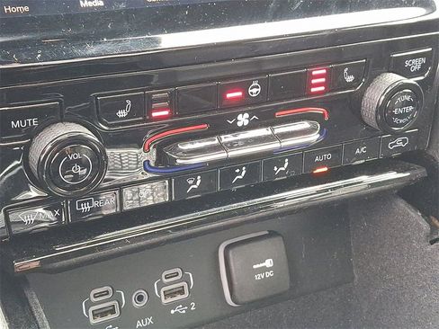 Used 2021 Jeep Grand Cherokee L Limited image 17