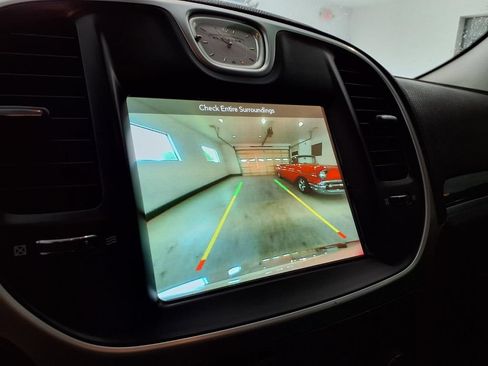 Used 2019 Chrysler 300 Touring w/ Driver Convenience Group RWD image 7
