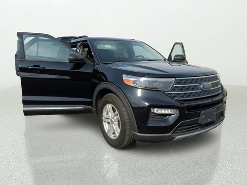 Used 2023 Ford Explorer XLT w/ Equipment Group 202A RWD image 9