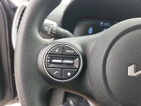 Used 2025 Kia Soul LX w/ LX Technology Package FWD image 19