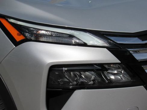 Certified 2024 Nissan Rogue SV FWD image 10