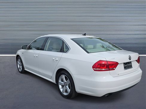 Used 2015 Volkswagen Passat 1.8T Limited Edition image 4