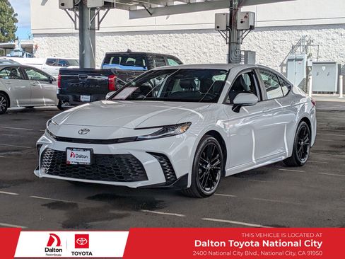 Certified 2025 Toyota Camry SE FWD image 1