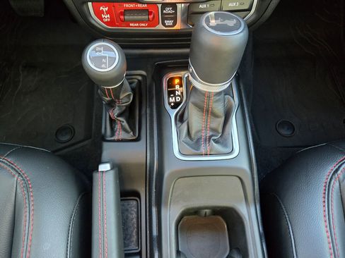 Used 2023 Jeep Wrangler Unlimited Rubicon image 13