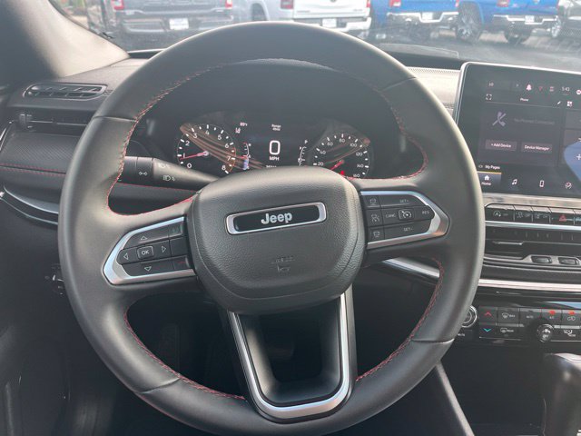 Used 2025 Jeep Compass Trailhawk AWD/4WD image 34