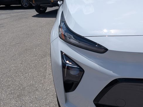 Used 2023 Chevrolet Bolt EUV LT image 10