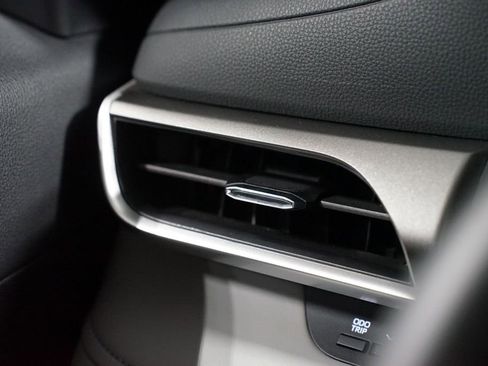 Certified 2024 Toyota Highlander LE FWD image 25