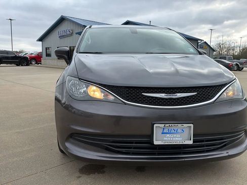 Used 2017 Chrysler Pacifica Touring image 29