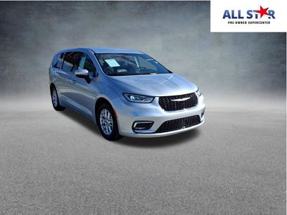Used 2023 Chrysler Pacifica Touring-L