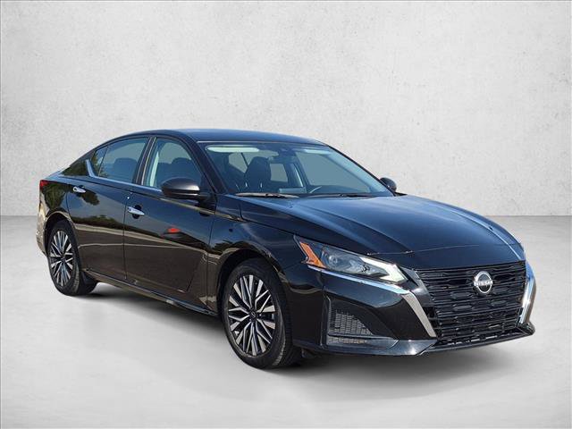 Used 2025 Nissan Altima 2.5 SV FWD image 3