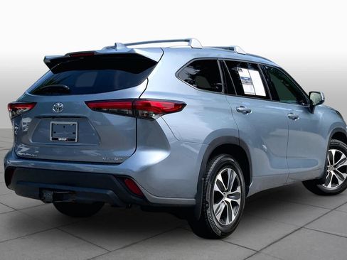 Used 2021 Toyota Highlander XLE AWD/4WD image 13