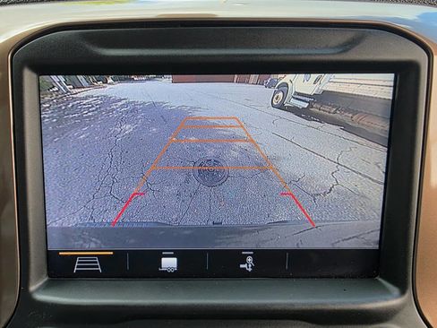 Used 2019 Chevrolet Silverado 1500 High Country w/ Z71 Off-Road Package image 27