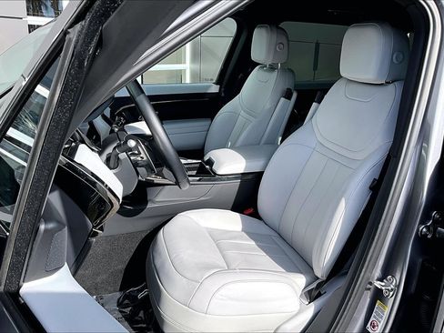 Used 2025 Land Rover Range Rover Sport image 25