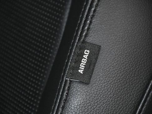 Used 2023 Land Rover Discovery Sport SE image 48