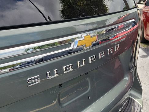 Used 2023 Chevrolet Suburban Premier AWD/4WD image 7