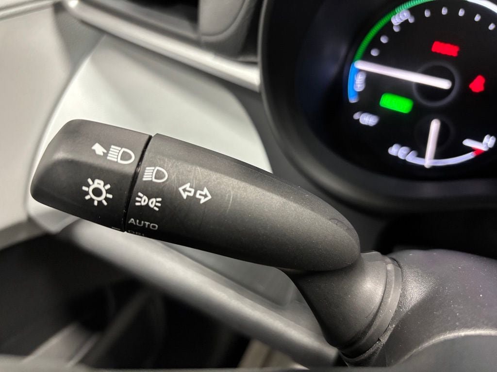 Used 2026 Toyota Sienna LE AWD/4WD image 21